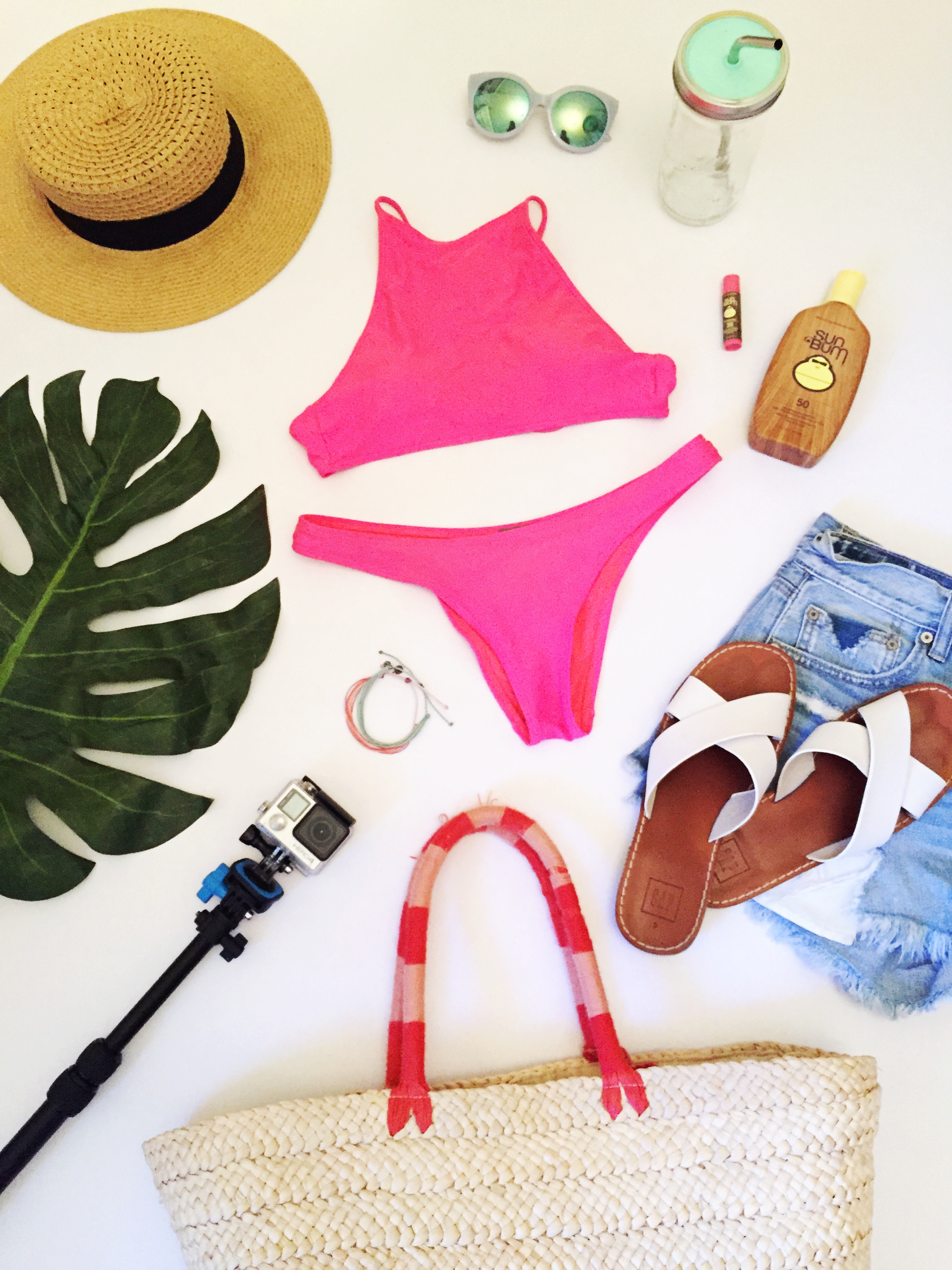 7 Beach Bag Essentials