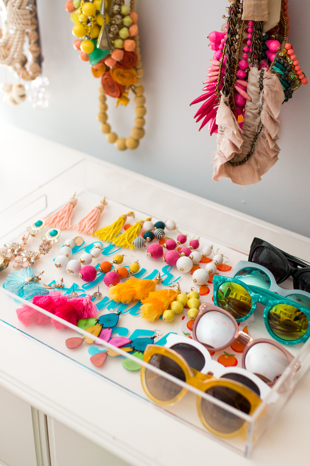 How to Organize Jewelry, Accessorizes and Makeup in a Small Space | 5 Easy Tips or Organize a Small Bedroom by Sunshine Style a Florida Fashion & Lifestyle Blog | Organization Tips | Small Bedroom Decor | Boho Decor | Tropical Bedroom Decor #decor #organize #organization #bedroom #decorate