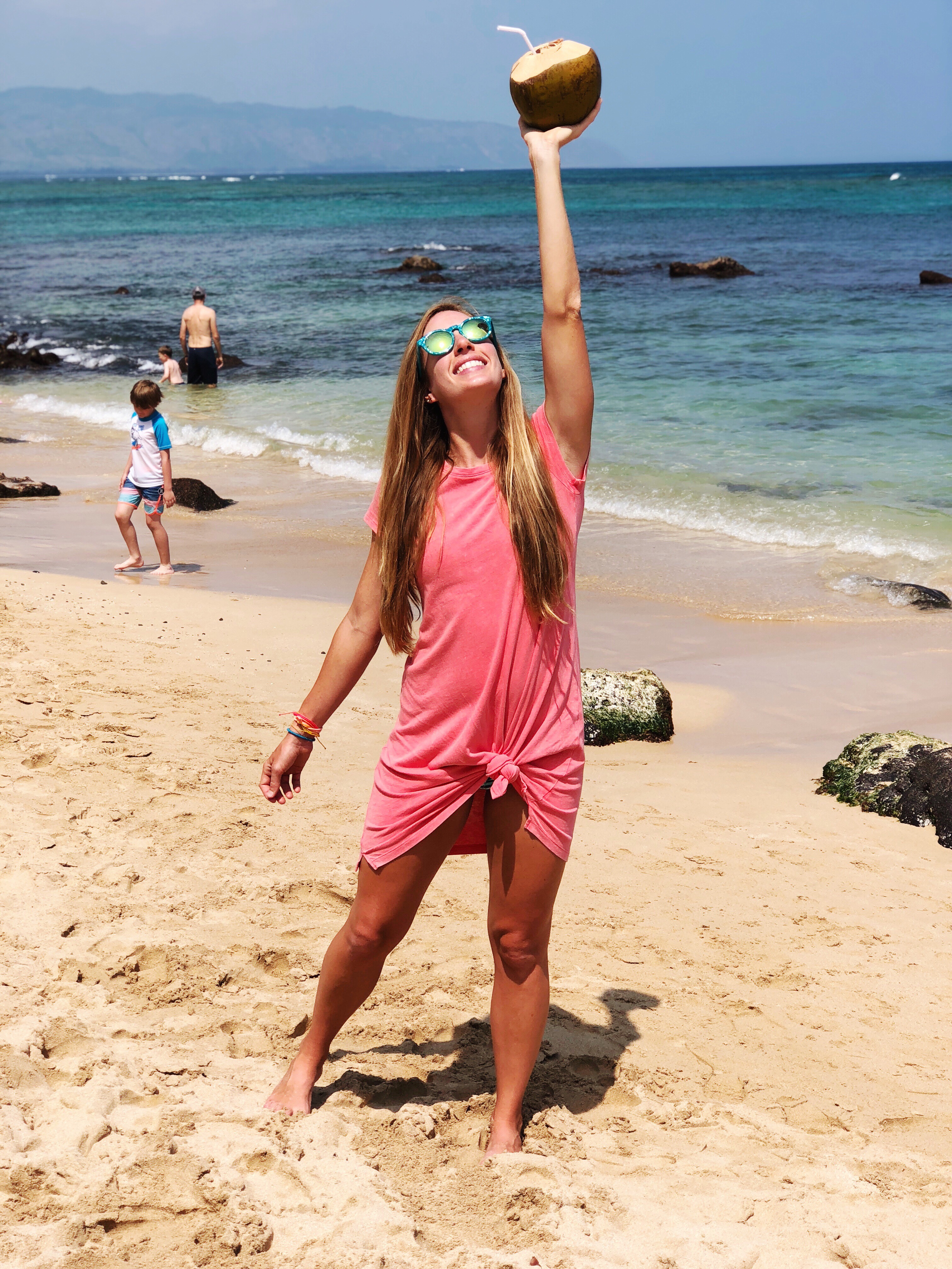 What to Wear in Oahu, Hawaii: 10 Outfit Ideas - Sunshine Style