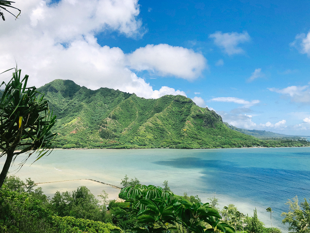 The Ultimate Oahu Travel Guide for the Adventurer - Crouching Lion Hike | Sunshine Style