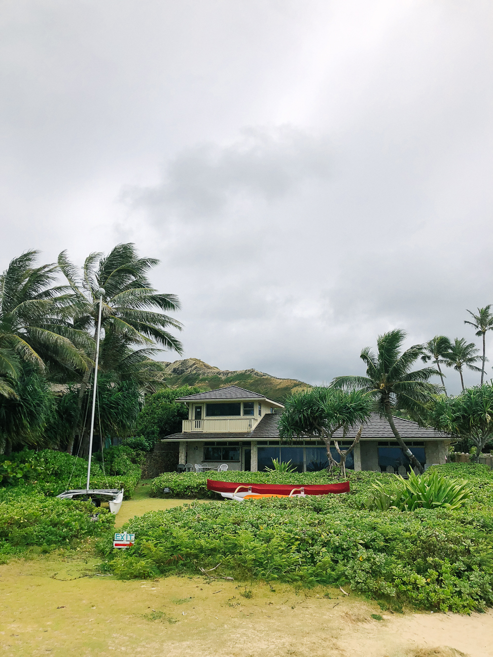 The Ultimate Oahu Travel Guide for the Adventurer - Lanikai Beach | Sunshine Style