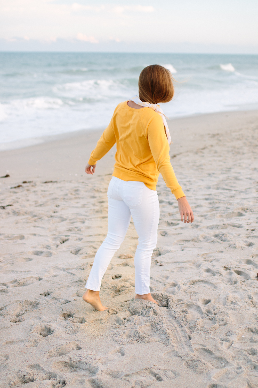 Colorful Graphic Sweatshirt to Wear at the Beach | Old Navy Anchor Graphic Sweatshirt | Casual and Comfy Winter Outfit | AE White Skinny Jeans - More on www.sunshinestyleblog.com