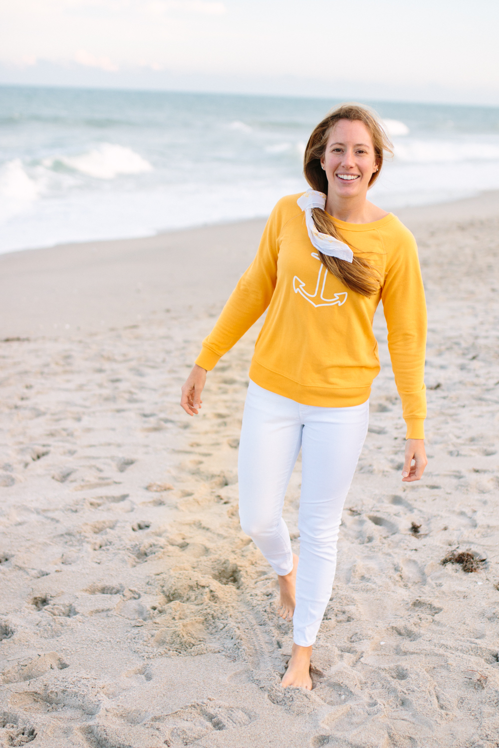 Colorful Graphic Sweatshirt to Wear at the Beach | Old Navy Anchor Graphic Sweatshirt | Casual and Comfy Winter Outfit | AE White Skinny Jeans - More on www.sunshinestyleblog.com