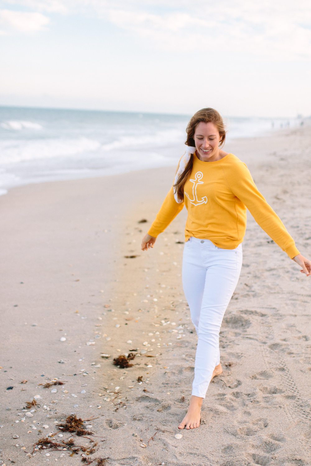 Colorful Graphic Sweatshirt to Wear at the Beach | Old Navy Anchor Graphic Sweatshirt | Casual and Comfy Winter Outfit | AE White Skinny Jeans - More on www.sunshinestyleblog.com