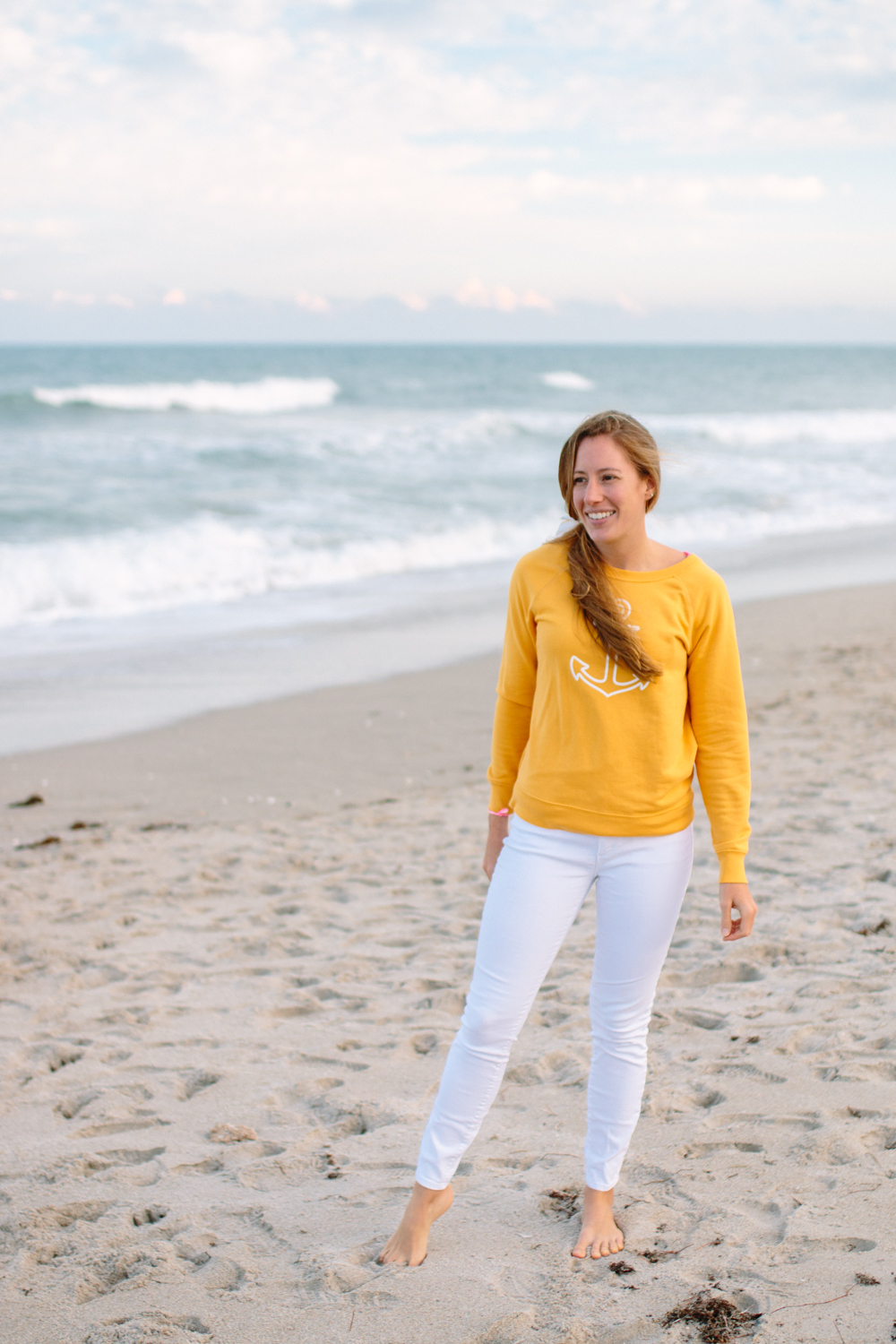 Colorful Graphic Sweatshirt to Wear at the Beach | Old Navy Anchor Graphic Sweatshirt | Casual and Comfy Winter Outfit | AE White Skinny Jeans - More on www.sunshinestyleblog.com