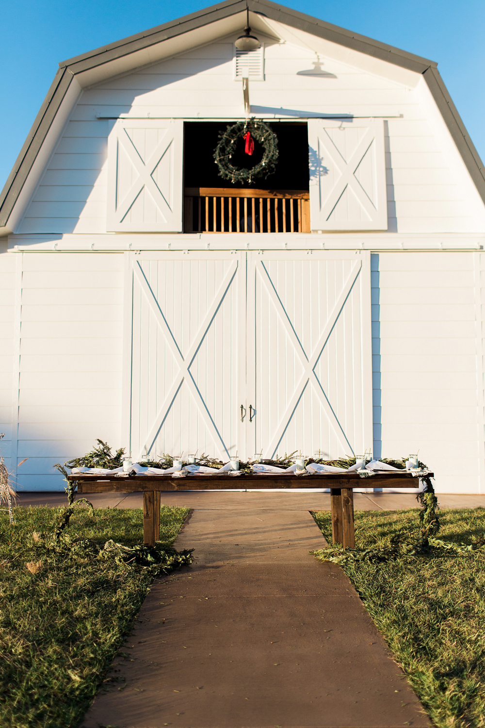 How to Make a Christmas Wreath | Space Coast Florida Sterling Stables | Winter Outfit Inspiration | Central Florida Blogger Meetup | White Barn with Wreath