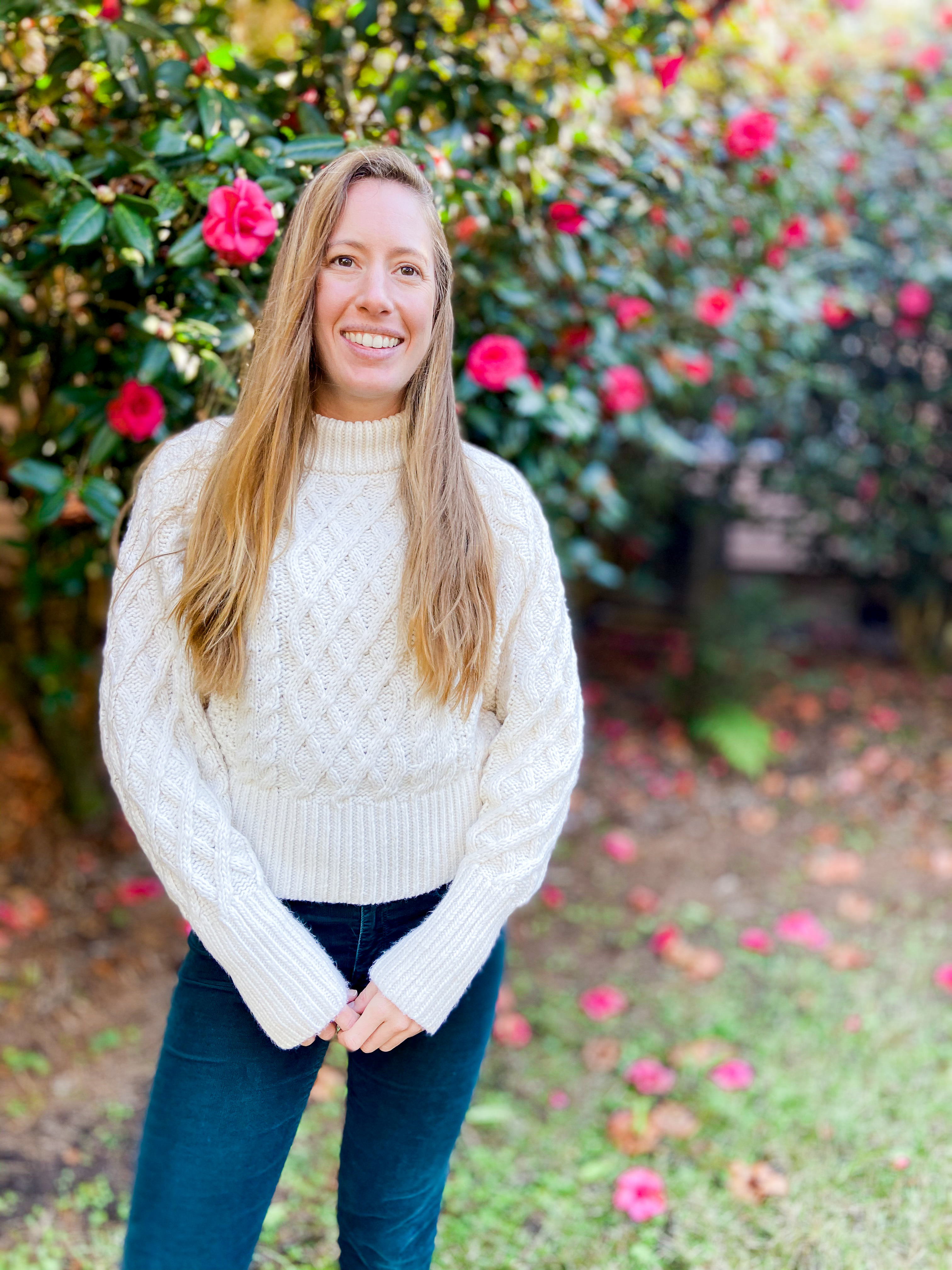 Tallahassee Travel Guide / Winter Outfit Idea / Sustainable Fashion / Sustainable Style / What to Wear in the Winter / What to Wear with Ankle Boots / How to Wear Skinny Jeans / Affordable Sweaters / Cable Knit Sweater / Top Knot Headband