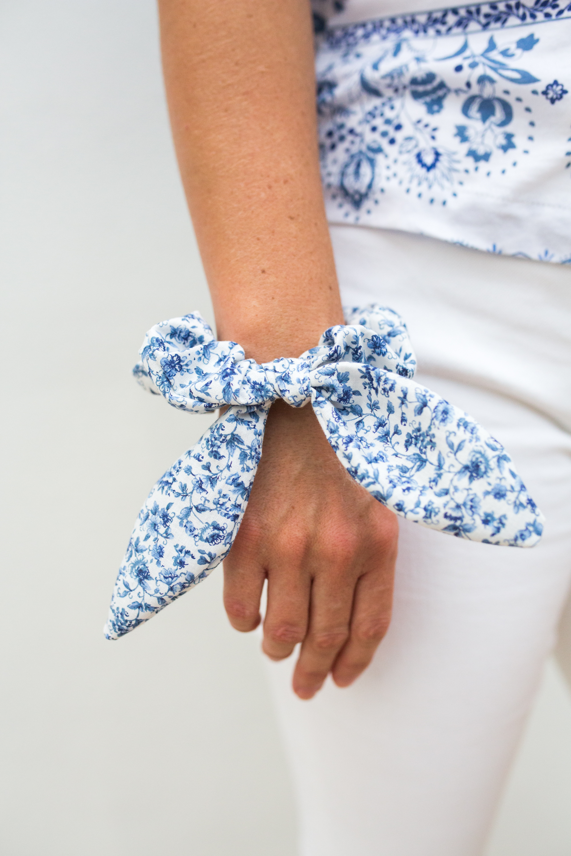 Blue and White Floral Scrunchie / White Eyele Hair Tie / Bow Hair Scrunchie / Hair Accessory / Straw Bag / White Jeans / Preppy Style - Sunshine Style 