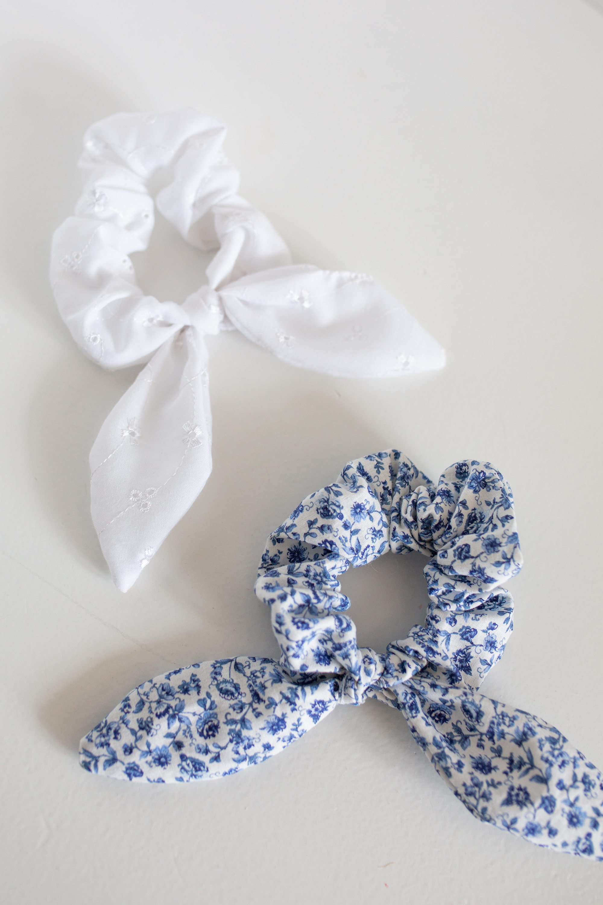 Blue and White Floral Scrunchie / White Eyele Hair Tie / Bow Hair Scrunchie / Hair Accessory / Straw Bag / White Jeans / Preppy Style - Sunshine Style 