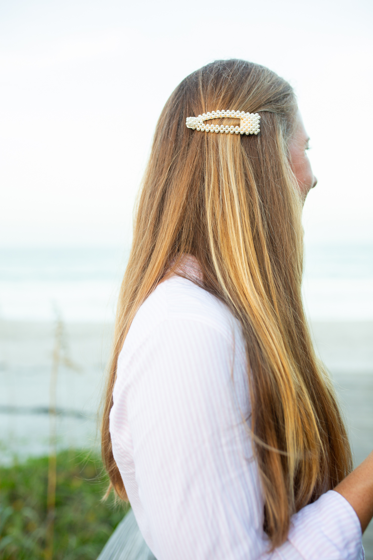 Pearl Hair Accessories / Pearl Hair Barrette / Pearl Hair Clip / How to Wear Hair Clips / Hair Clip Hairstyles / Pearl Hair Clip Outfit - Sunshine Style, A Classic and Coastal Style, Life and Travel Blog by Katie 