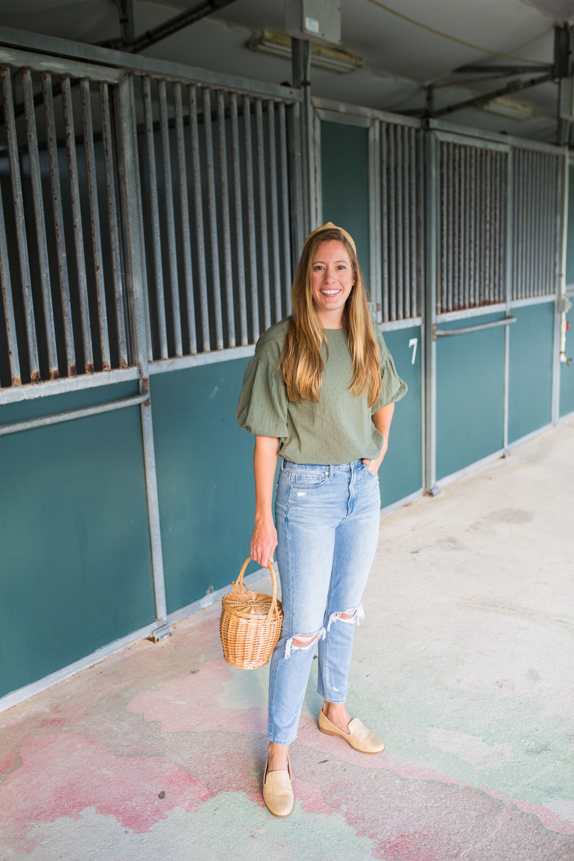 woman wearing moss green shirt and Mom Jeans for Fall