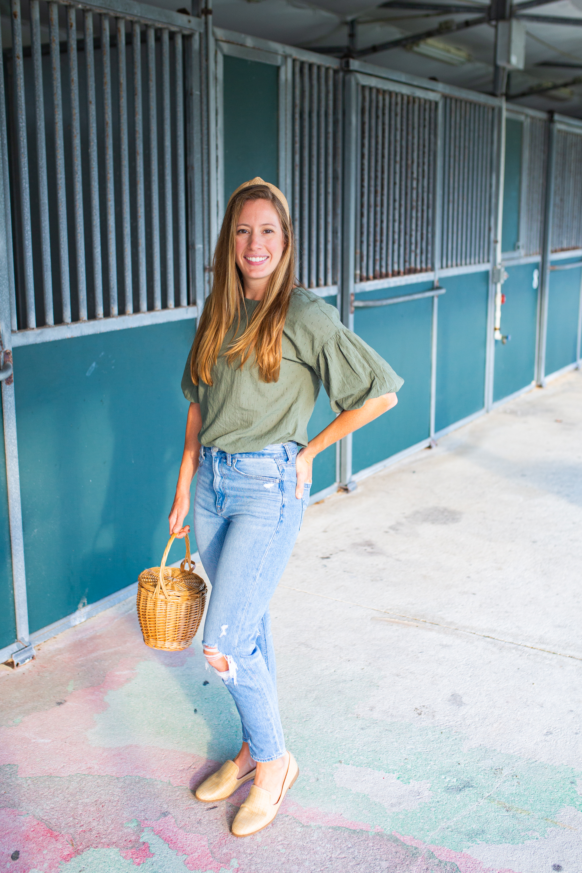 How to Style Mom Jeans for Fall / Cute Fall Outfits / Autumn Outfits / Casual Fall Outfits / Mom Jeans Outfit Fall / Outfit Ideas with Mom Jeans / Puff Sleeve Top - Sunshine Style, A Florida Fashion and Lifestyle Blog by Katie